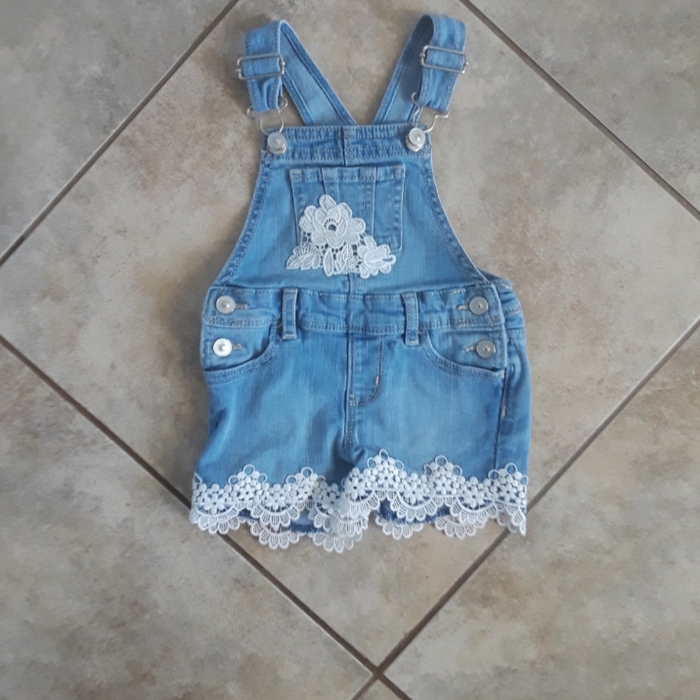 Baby Girl's  Overalls Shorts. Size : 18M.